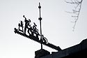 Girouette de tailleur de pierres entouré d'un chat, d'un oiseau et d'une cafetière - Cologne - Koeln - © Norbert Pousseur