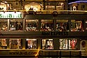 Façade d'un bateau-restaurant décoré pour Noël - Cologne - Koeln - © Norbert Pousseur