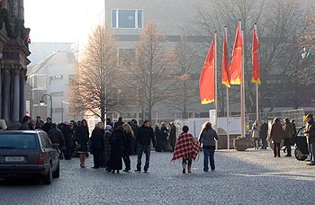 Groupe en attente de célébration de mariage - Cologne - Koeln - © Norbert Pousseur