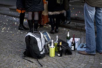 Champagne sur le pavé à l'occasion d'un mariage - Cologne - Koeln - © Norbert Pousseur