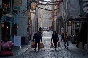 Retour de courses de fêtes - Cologne - Koeln - © Norbert Pousseur