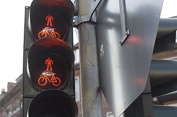 Feux rouge pour les cyclistes - Cologne - Koeln - © Norbert Pousseur