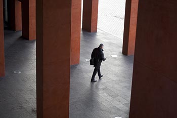 Sortie d'immeuble de bureaux - Cologne - Koeln - © Norbert Pousseur