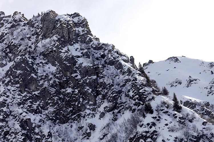 Pentes rocheuses escarpées, dénudées © Norbert Pousseur