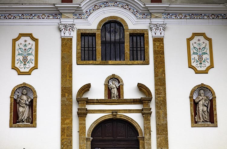 Les Contamines-Montjoie : Façade de l'église - © Norbert Pousseur Les Contamines-Montjoie : Façade de l'église - © Norbert Pousseur