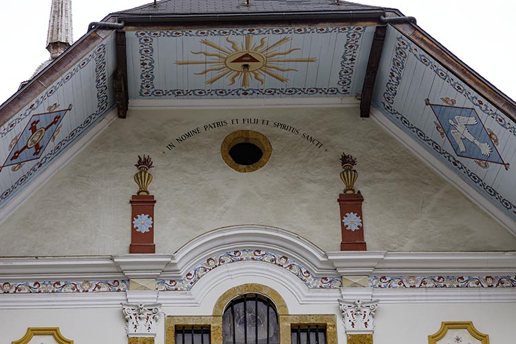 Les Contamines-Montjoie : L'avant-toit de l'église © Norbert Pousseur Les Contamines-Montjoie : L'avant-toit de l'église © Norbert Pousseur