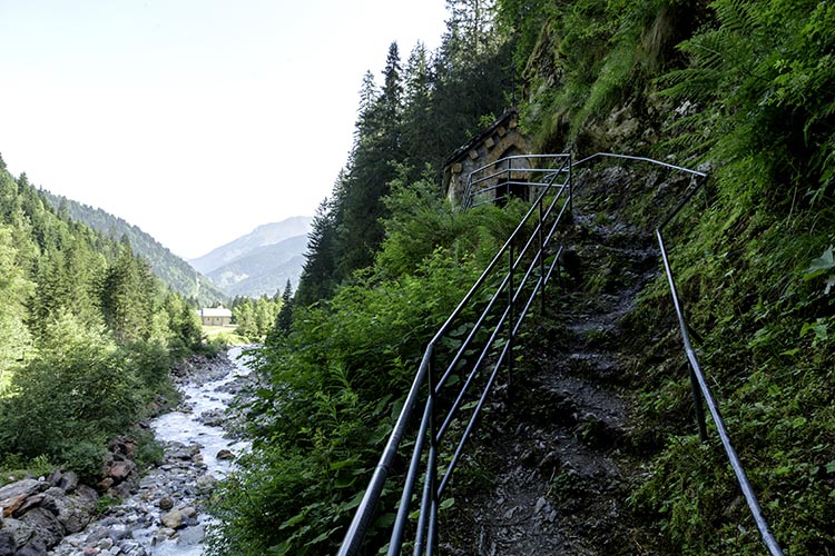 Notre-Dame de la Gorge : La Sainte Chapelle et l'église © Norbert Pousseur Notre-Dame de la Gorge : La Sainte Chapelle et l'église © Norbert Pousseur