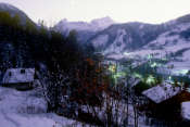Zoom : Les Contamines-Montjoie  sous la neige, à la tombée du jour © Norbert Pousseur