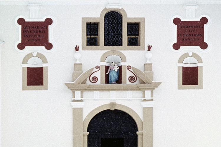 Les Contamines-Montjoie : Façade de l'église de Notre-Dame de la Gorge © Norbert Pousseur Les Contamines-Montjoie : Façade de l'église de Notre-Dame de la Gorge © Norbert Pousseur