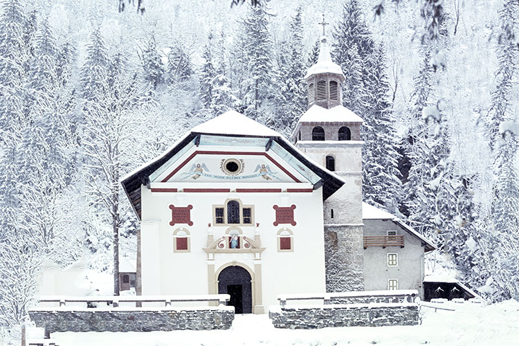 Les Contamines-Montjoie : Façade de l'église de Notre-Dame-de-la-Gorge - © Norbert Pousseur Les Contamines-Montjoie : Façade de l'église de Notre-Dame-de-la-Gorge - © Norbert Pousseur