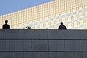 Pose sur terrasse du centre commercial - La Défense - © Norbert Pousseur