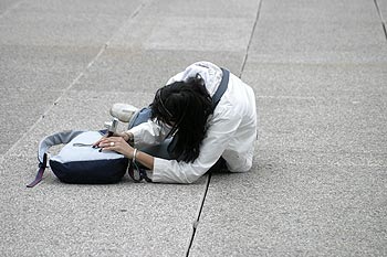 Pose photographique sur la dalle - La Défense - © Norbert Pousseur