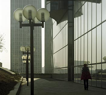 Promenade solitaire  - La Défense - © Norbert Pousseur
