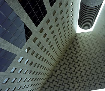 Tour de bureaux sur ciel de bureaux - La Défense - © Norbert Pousseur