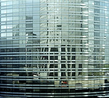 Façade de verre en miroir- La Défense - © Norbert Pousseur