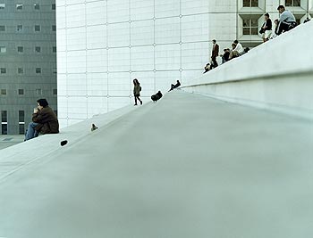 L'escalier arrière de l'Arche - La Défense - © Norbert Pousseur