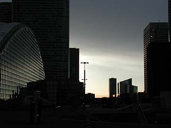 Vers le ciel de lumière de Paris - La Défense - © Norbert Pousseur