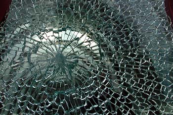 Dalle de verre brisée - La Défense - © Norbert Pousseur