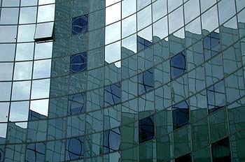 Reflets en créneaux - La Défense - © Norbert Pousseur