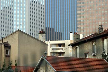 Toits de Courbevoie devant les tours - La Défense - © Norbert Pousseur