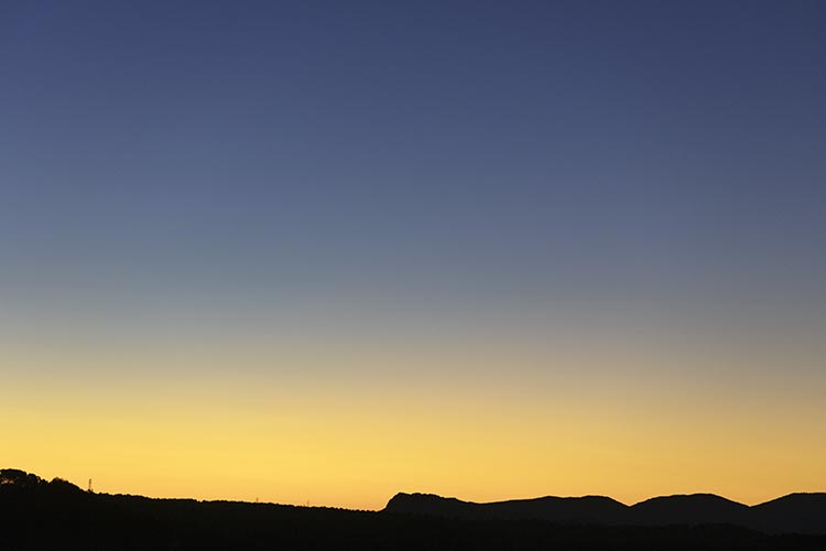 Roquebrune et de la chaine des Maures,
au lever de soleil - © Norbert Pousseur