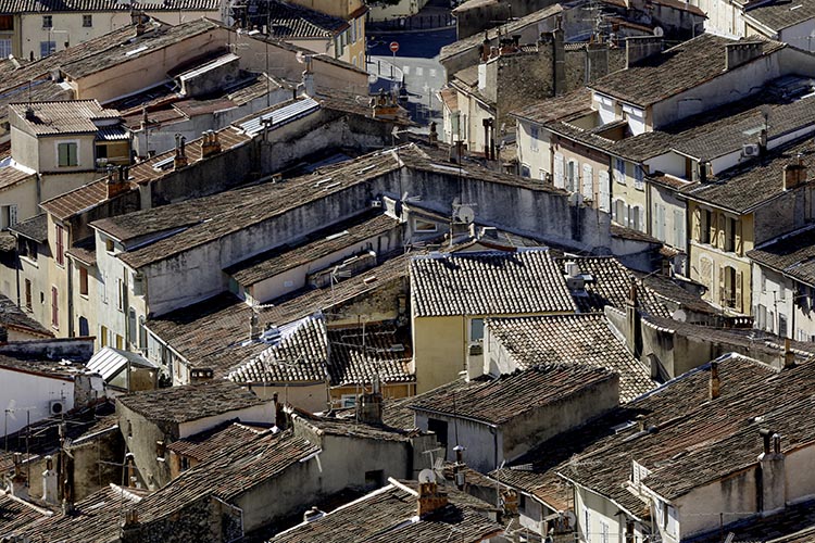 Toits qui vont dans tous les sens à Draguignan - © Norbert Pousseur