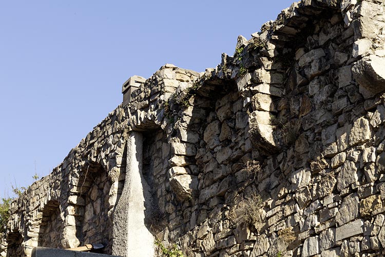 Intérieur du mur d'enceinte de Draguignan - © Norbert Pousseur
