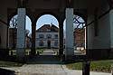 Entrée d'ancienne dépendance du château de  Ferrières - © Norbert Pousseur