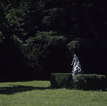 Sculpture dans le parc du château - Ferrières - © Norbert Pousseur