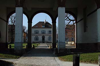 Entrée d'ancienne dépendance du château de Ferrières - © Norbert Pousseur