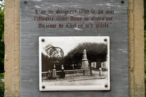 Plaque commémorative de la Pierre d'honneur de Chelles - © Norbert Pousseur