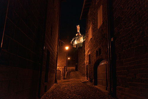 De nuit, la Vierge sur le rocher Corneille du Puy en Velay - © Norbert Pousseur