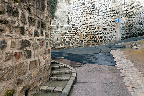Vieille rue du Puy en Velay - © Norbert Pousseur