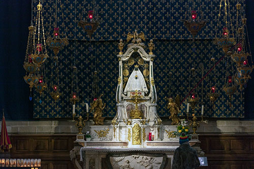 La vierge npire dans la cathédrale du Puy en Velay - © Norbert Pousseur