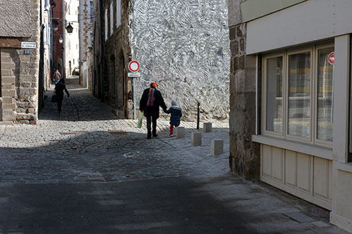 Rue étroite du Puy en Velay - © Norbert Pousseur