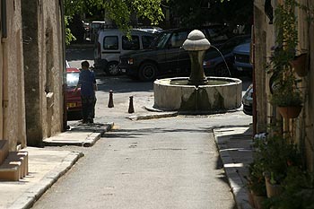 Ancienne fontaine des Arcs sur Argens - © Norbert Pousseur
