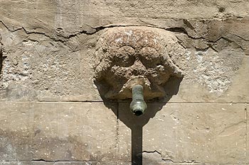 Visage de fontaine aux Arcs sur Argens - © Norbert Pousseur