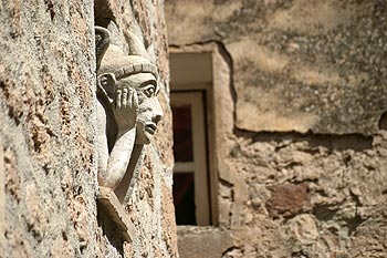 Tête de satyre accoudé à une fenêtre aux Arcs sur Argens - © Norbert Pousseur