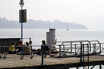 Déjeuner sur un des pontons - Lucerne en Suisse - © Norbert Pousseur