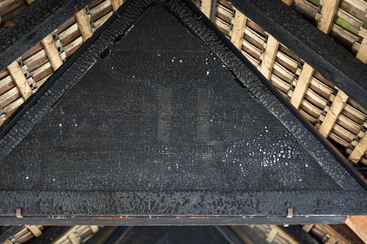 Reste calciné du 11ème tableau du pont de la Chapelle de Lucerne - © Norbert Pousseur