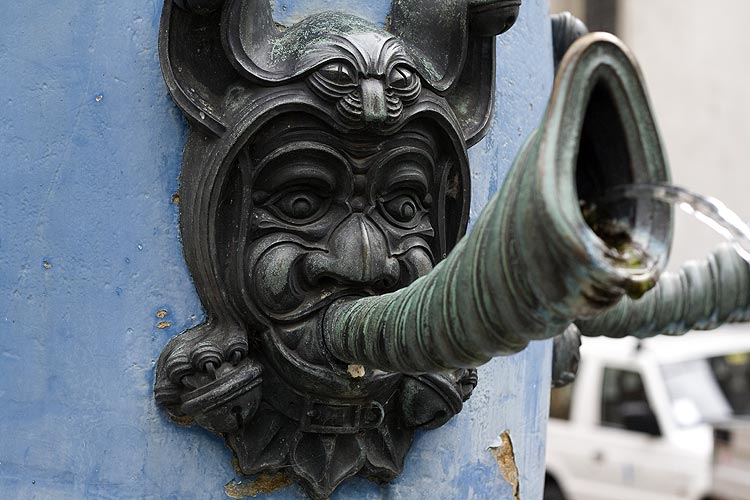 A Lucerne, becs de fontaine, en forme de cor de guerre - © Norbert Pousseur