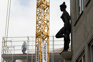 Imagette : A Lucerne, statue de Jeune femme dénudée - © Norbert Pousseur