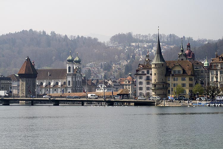 La ville de Lucerne baignant sur le lac  - © Norbert Pousseur