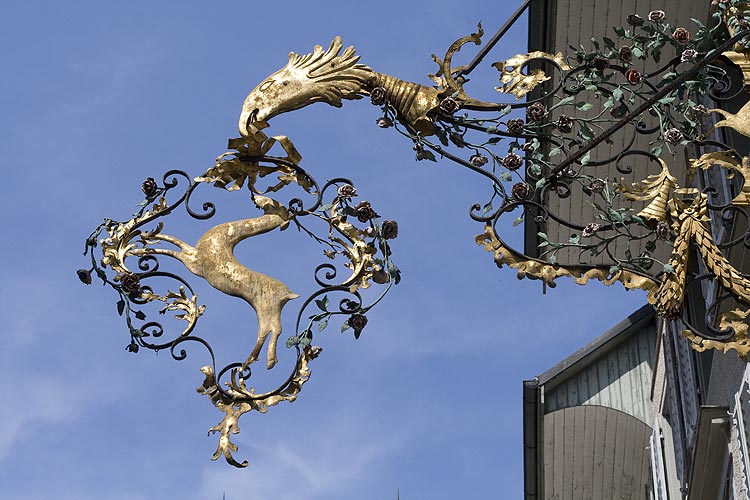 A Lucerne, enseigne au cerf doré, galopant- © Norbert Pousseur