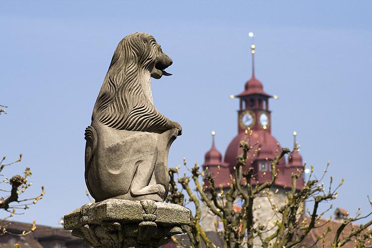 A Lucerne, lion de pierre assis - © Norbert Pousseur