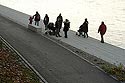 Ballades et poussettes sur les berges - Lyon - © Norbert Pousseur