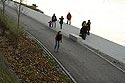 Promeneurs et rollers sur les berges - Lyon- © Norbert Pousseur