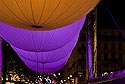 Ballons en ligne en phase violet sur la place de la République - Lyon - © Norbert Pousseur