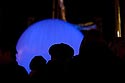 Silhouette sur ballon bleu - Lyon - © Norbert Pousseur