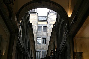 Ruelle à passage voûté - Lyon- © Norbert Pousseur